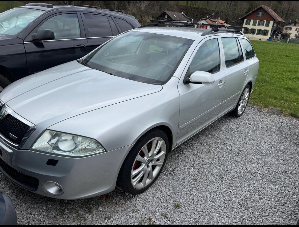 KROVNI NOSACI SKIJA THULE SKODA OCTAVIA OKTAVIA
