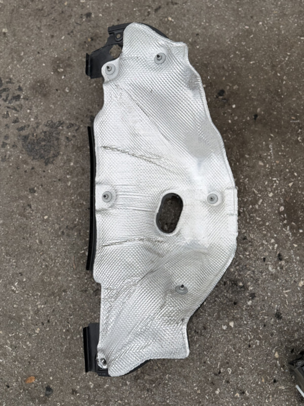 IZOLACIJA LIM AUDI A4 B9 8W0819523C