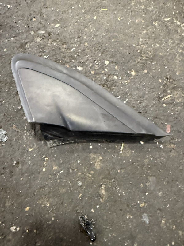 PLASTIKA BLATOBRANA PEUGEOT PEZO 2008 9678382380G1