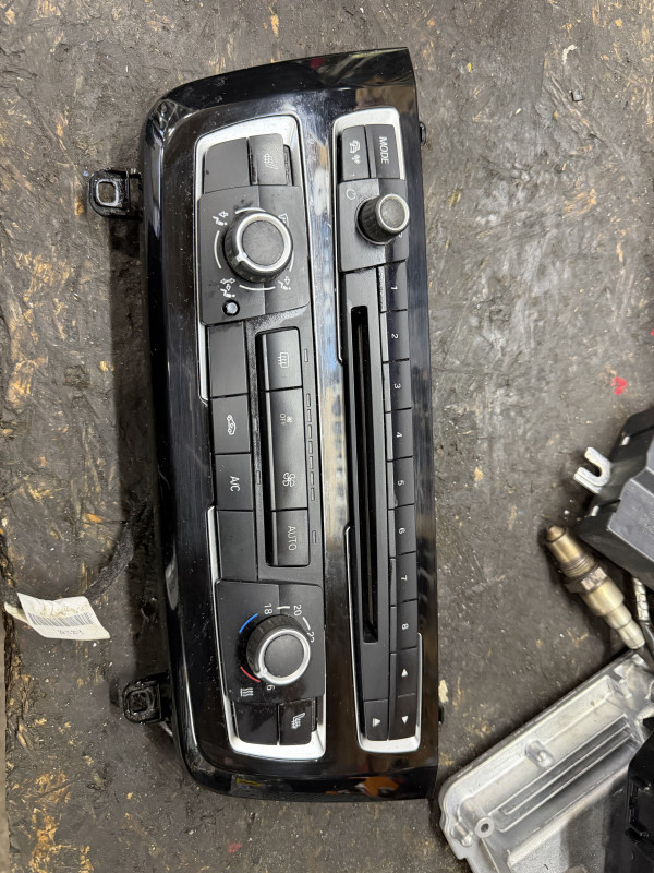 PREKIDACI KLIME CD PLAYER BMW F30 6411 9384048-01,68144187-01