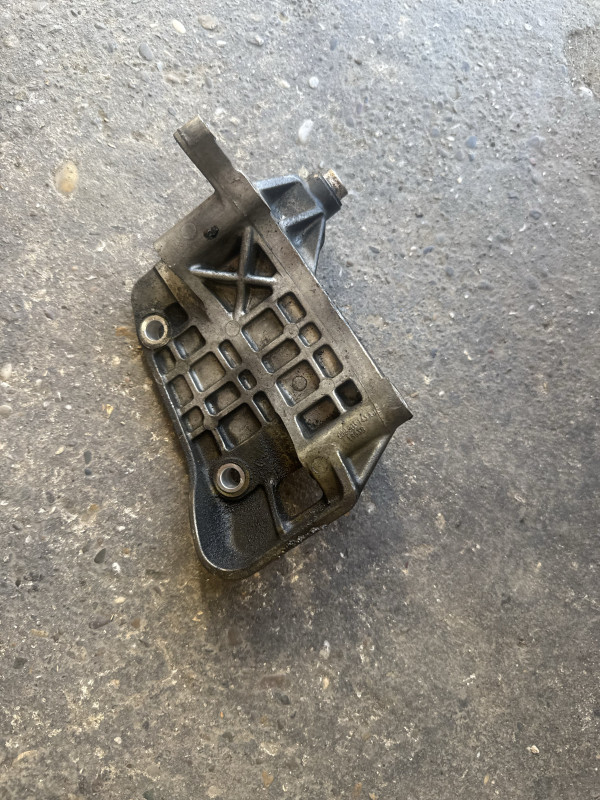 NOSAC ALTERNATORA MOTORA AUDI A6 4G C7  059903143AJ
