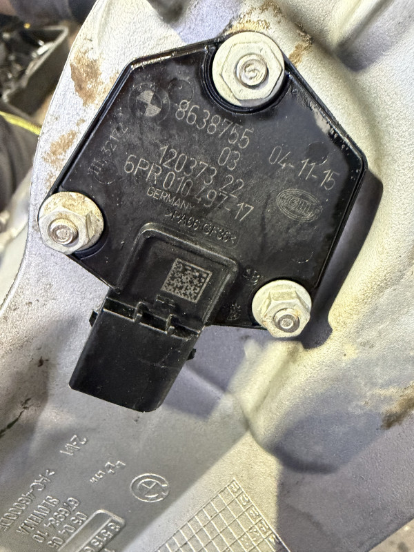 SENZOR ULJA BMW F30 F20 8638755