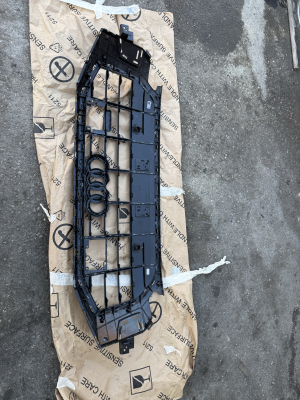 MASKA GRIL AUDI Q8 ORG S LINE 4M8853651AR