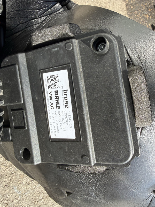 KUTIJA KUCISTE MOTORIC GRIJANJA VENTILATOR AUDI A4 B9 8W1820005B