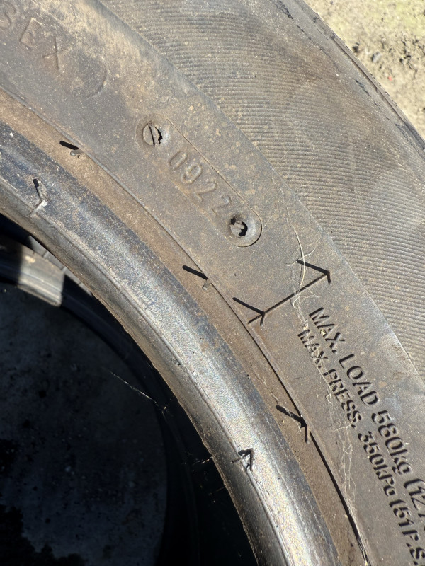 195 60 16 GUME LJETNE 3 KOM EXTRA