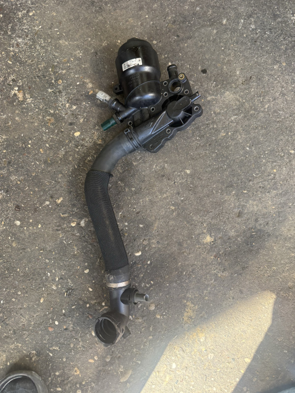 KUCISTE FILTERA ULJA TUAREG AUDI A6 4G Q5 059115389P