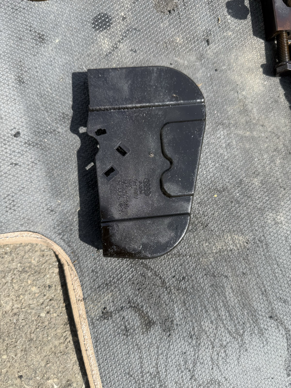 PLASTIKA MOTORA 2.0 TFSI TSI 06D103340