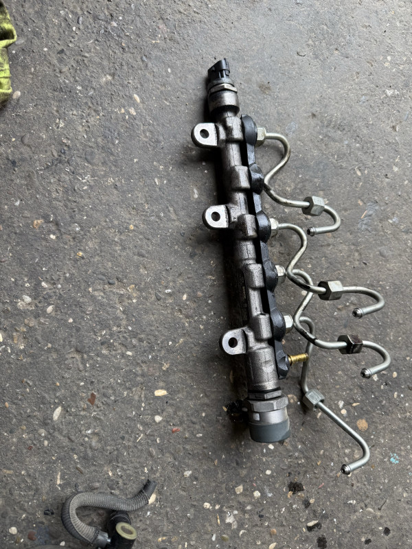 RAMPA GORIVA 2.0 DCI NISSAN H8200610223 0445214250 0281002800
