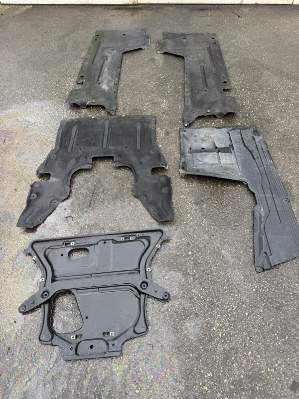 PLASTIKA ZASTITA TEPIH SUSPLEH MOTORA PODA BMW F30