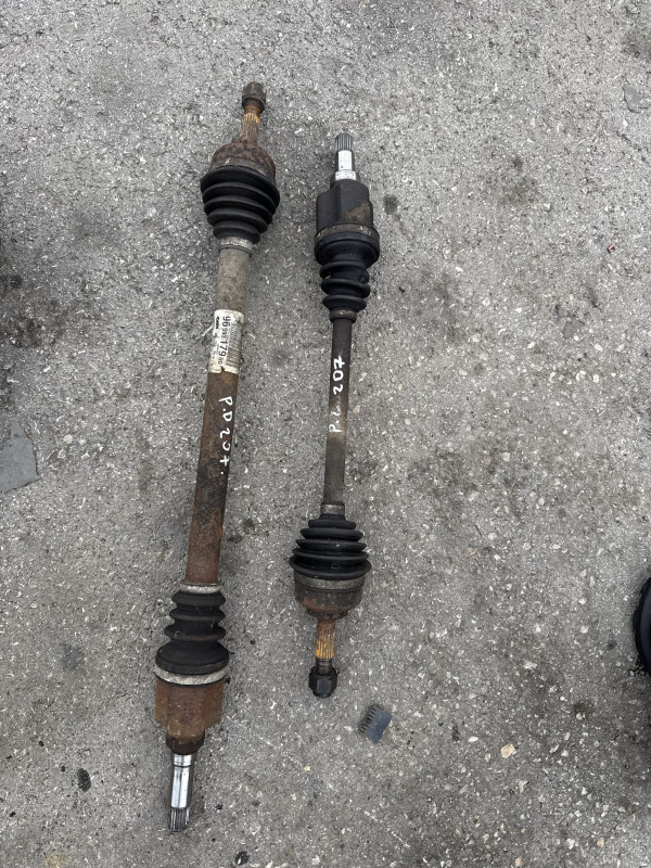 POLUOSOVINA OSOVINA ZGLOB PEUGEOT PEZO 207 208 9659317980