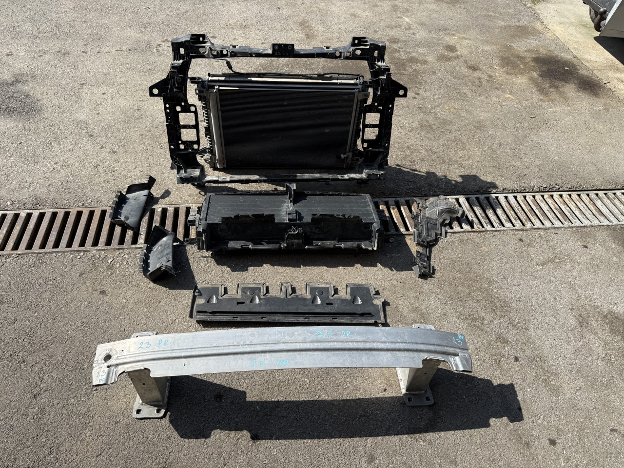 PRSA VEZNI LIM GREDA SINA AUDI Q7 4M  Q8 4M0805594D KOMPLET