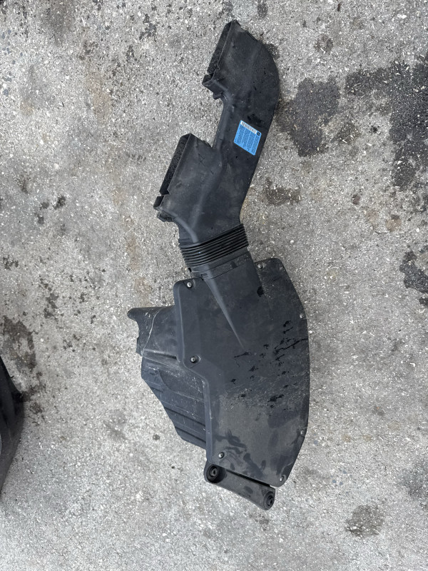 KUCISTE KUTIJA FILTERA ZRAKA BMW E90 E91 325xi 8594558