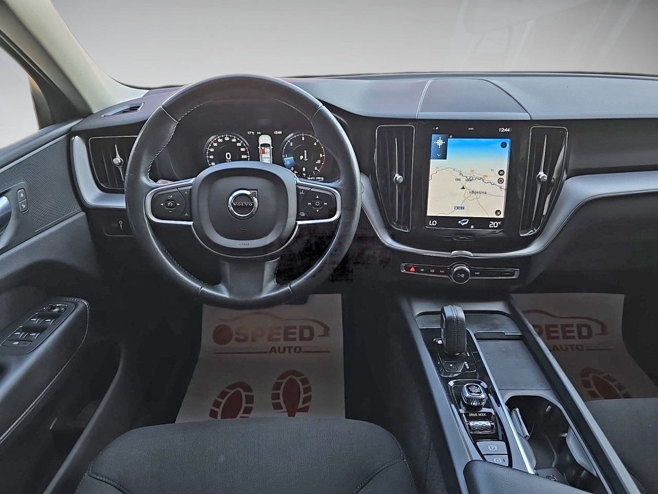 VOLVO XC60 B4D MOMENTUM PRO   AWD   AUTOMATIK