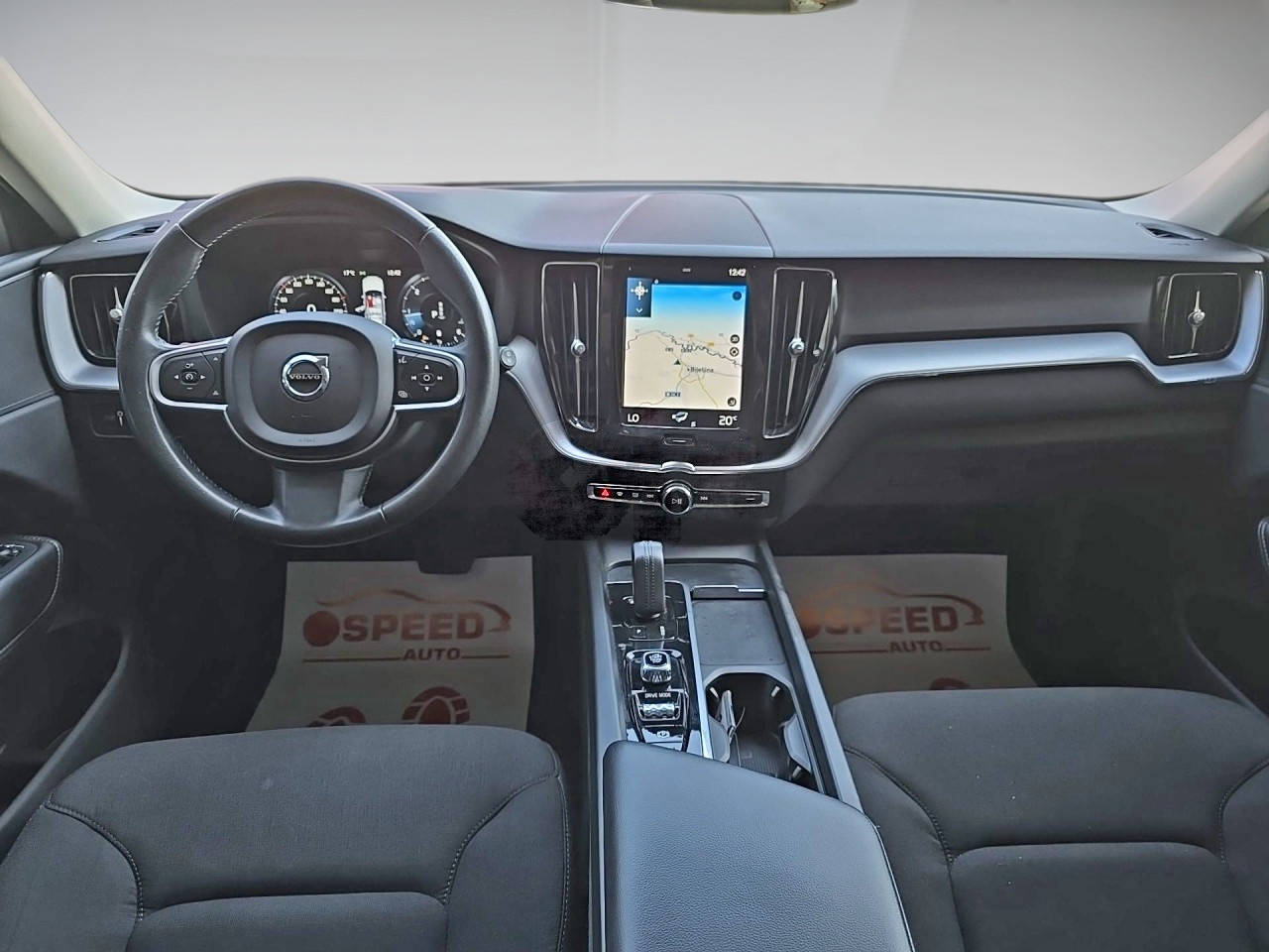VOLVO XC60 B4D MOMENTUM PRO   AWD   AUTOMATIK