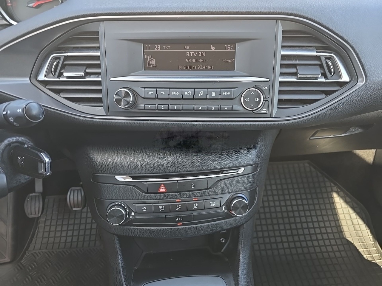 Peugeot 308 1.6 HDI 2015god