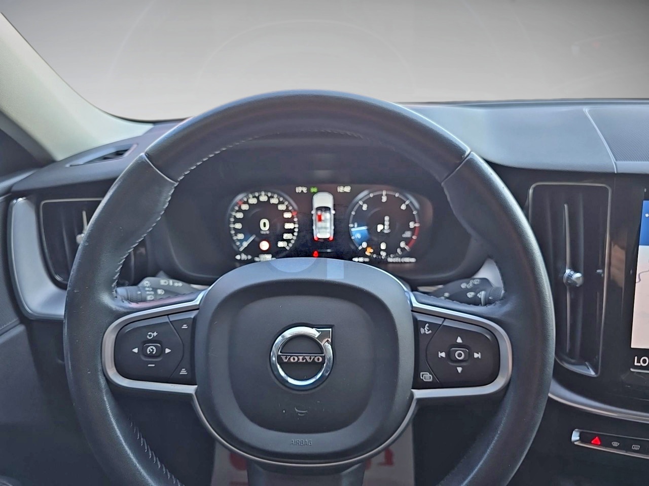 VOLVO XC60 B4D MOMENTUM PRO   AWD   AUTOMATIK