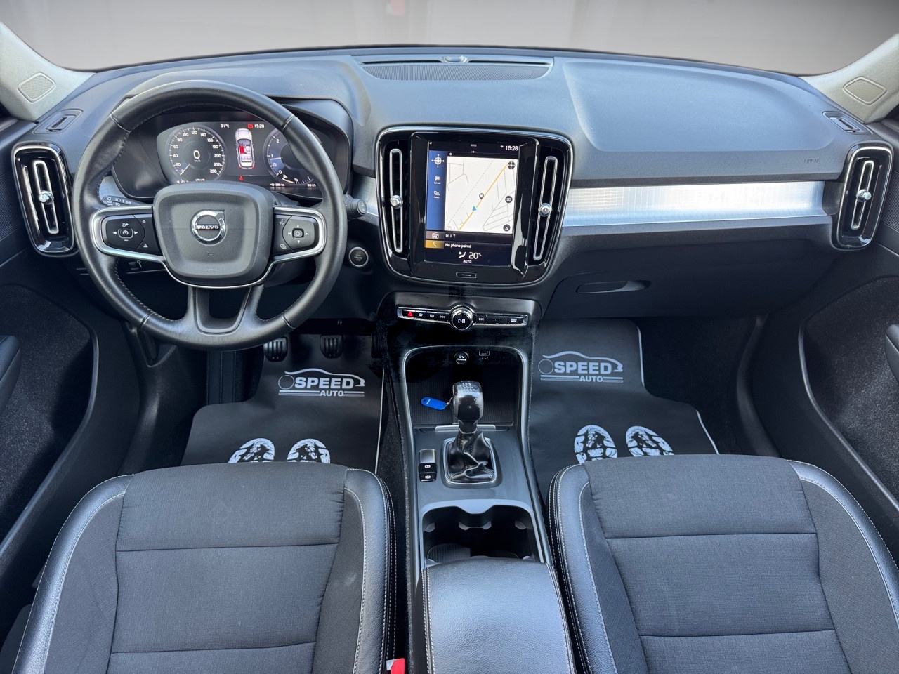 Volvo XC40 D3  Momentum Pro Manuelni  2020