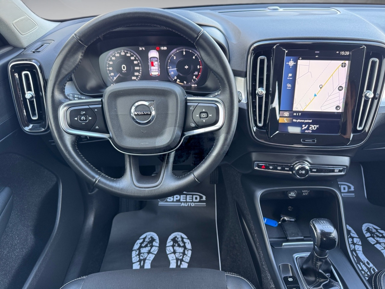 Volvo XC40 D3  Momentum Pro Manuelni  2020
