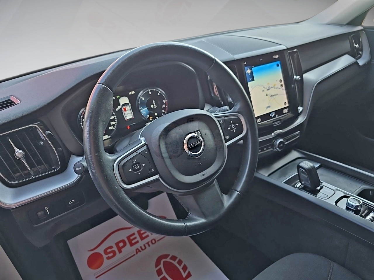 VOLVO XC60 B4D MOMENTUM PRO   AWD   AUTOMATIK