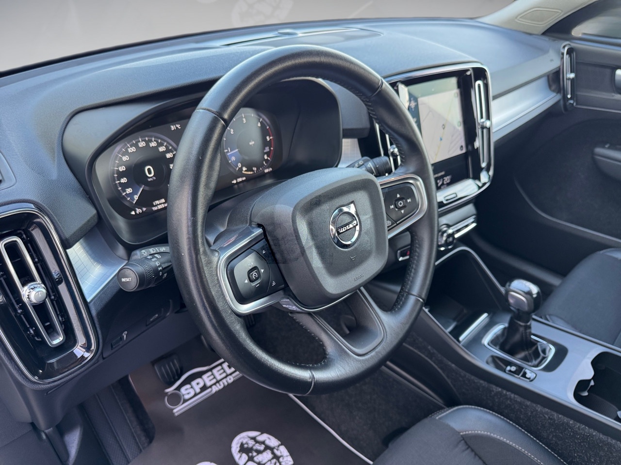 Volvo XC40 D3  Momentum Pro Manuelni  2020