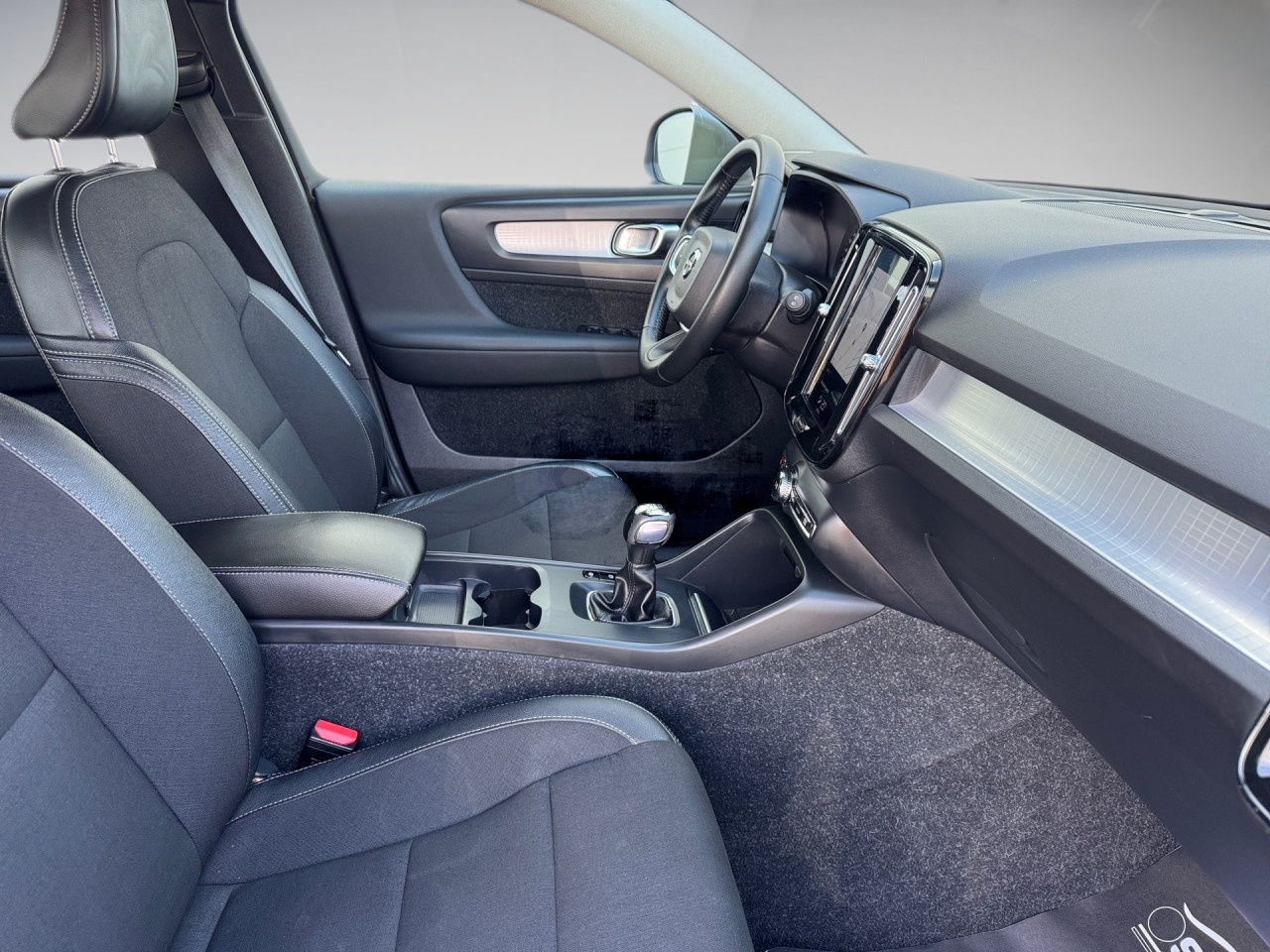 Volvo XC40 D3  Momentum Pro Manuelni  2020