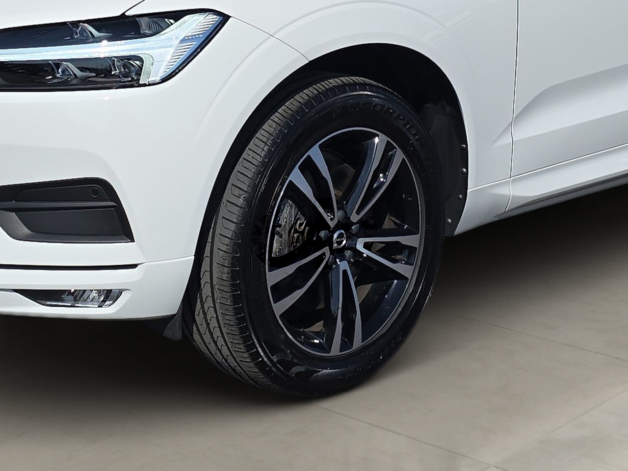 VOLVO XC60 B4D MOMENTUM PRO   AWD   AUTOMATIK