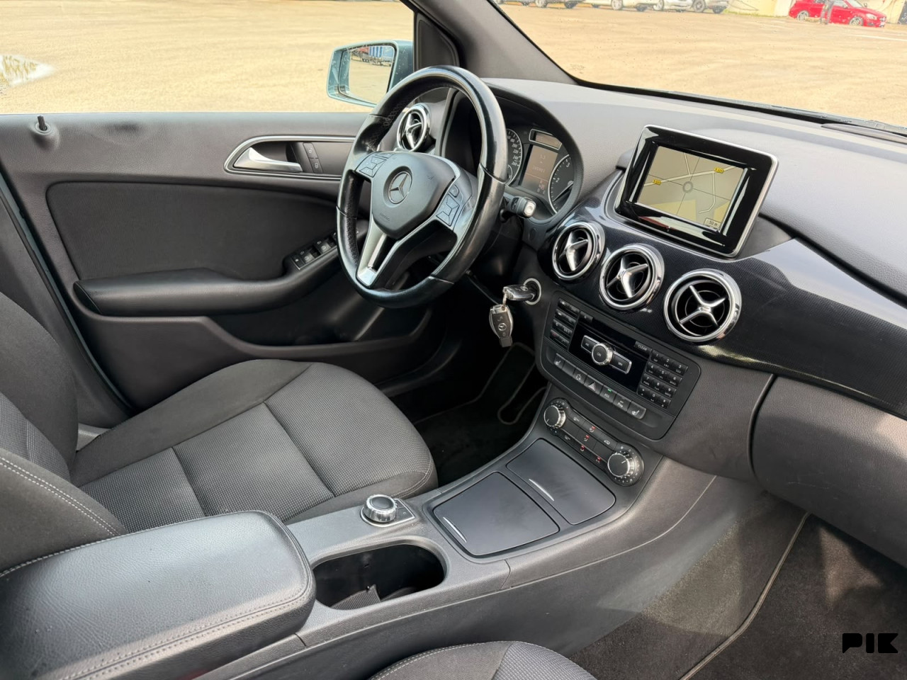 Mercedes-Benz B 180 CDI-Automatik-7G-DTC-Panorama-2014g-UVOZ-
