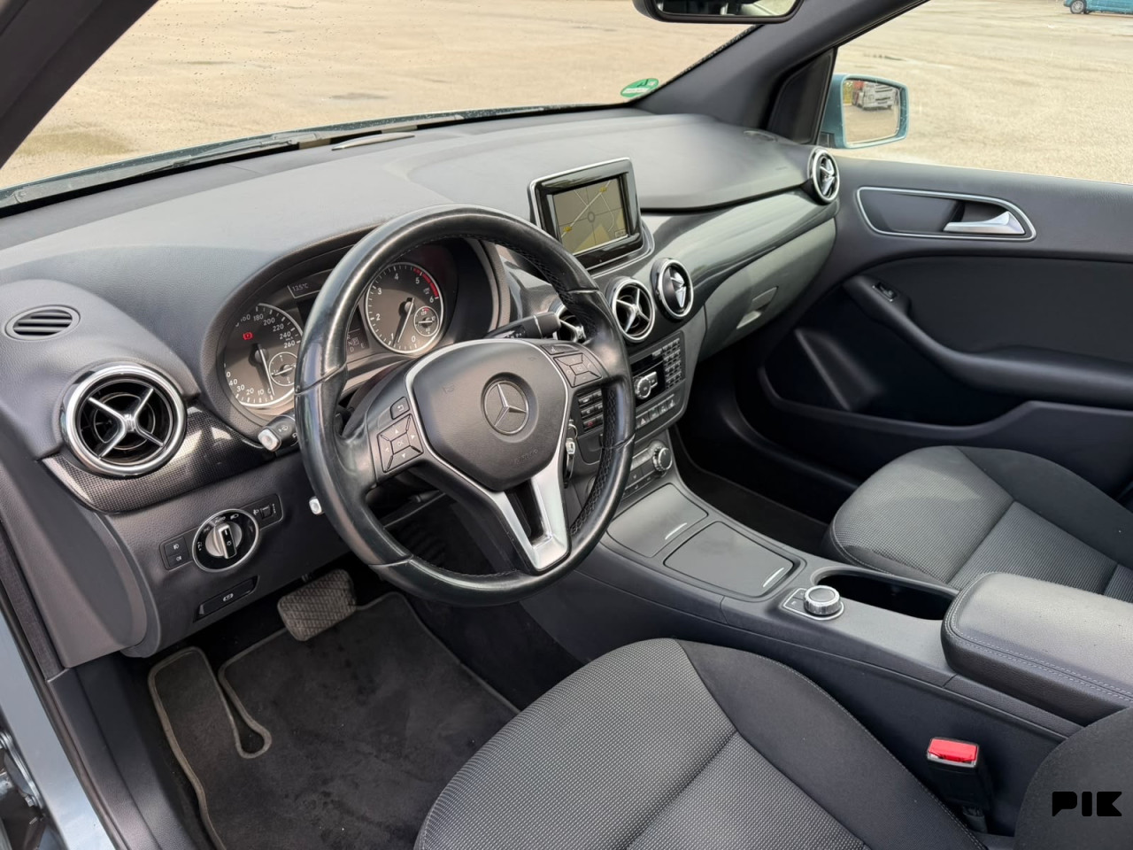 Mercedes-Benz B 180 CDI-Automatik-7G-DTC-Panorama-2014g-UVOZ-