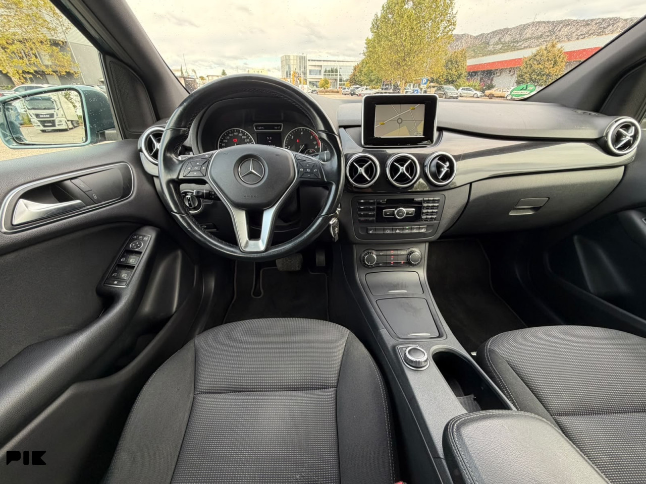 Mercedes-Benz B 180 CDI-Automatik-7G-DTC-Panorama-2014g-UVOZ-