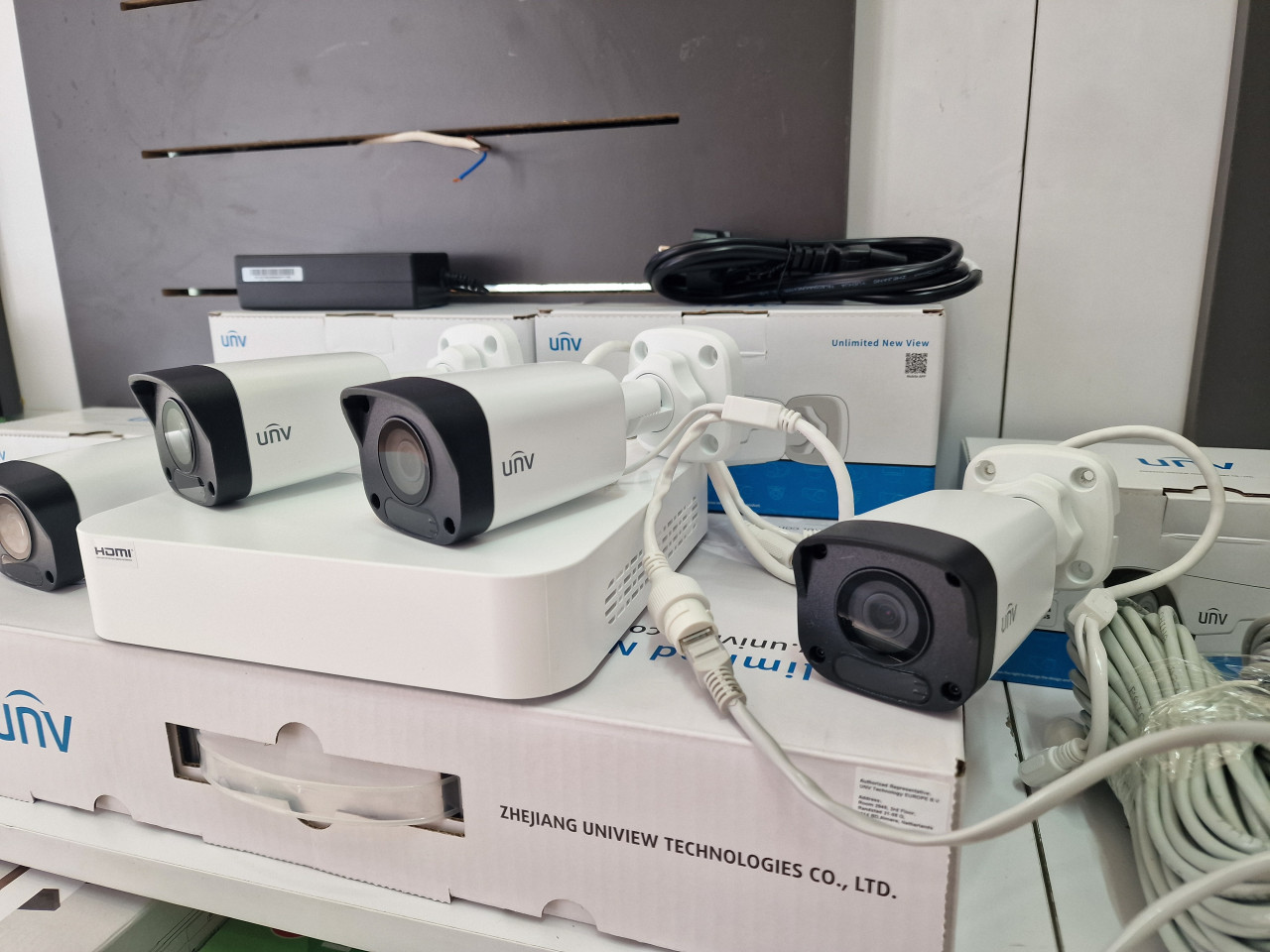 IP POE SET  4K  4 x  Kamera  8Mp Uniview Full HD + POE NVR 4K