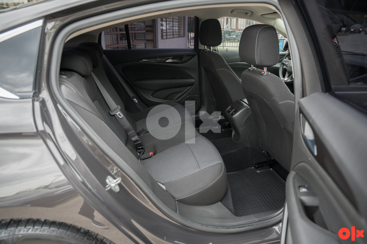 Opel Insignia 2.0 D GRAND SPORT (-9098-ID)