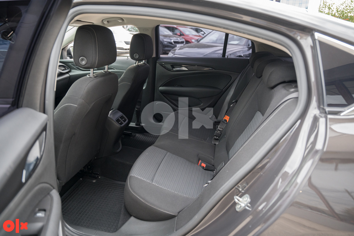 Opel Insignia 2.0 D GRAND SPORT (-9098-ID)