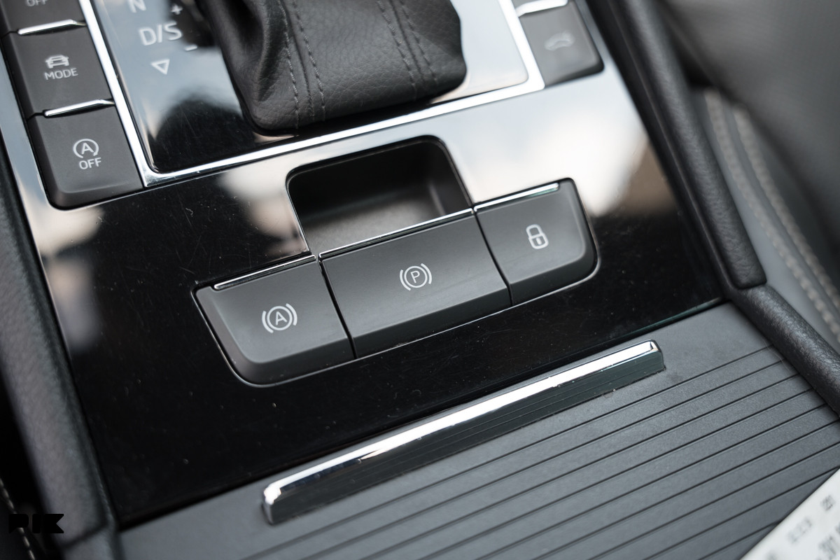 Škoda Superb 2.0 TDI DSG L&K (-3576-ID)
