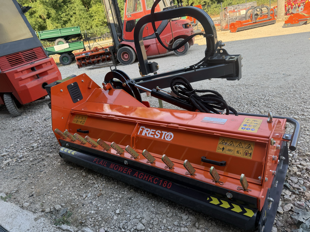 Malčer mulčer 160 180 200 komunalni  AKCIJA na ruci novo traktor