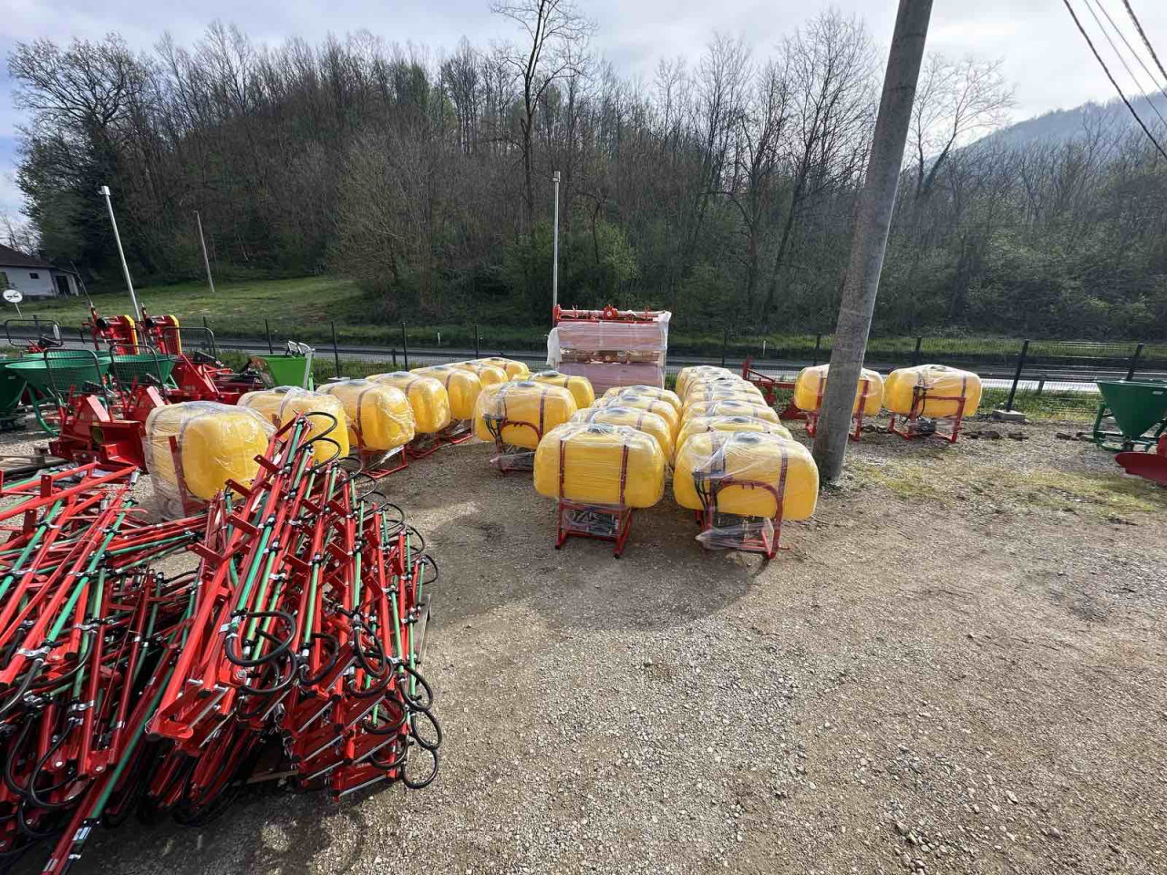 Traktor,traktorska prskalica  330 440 i 660 litara