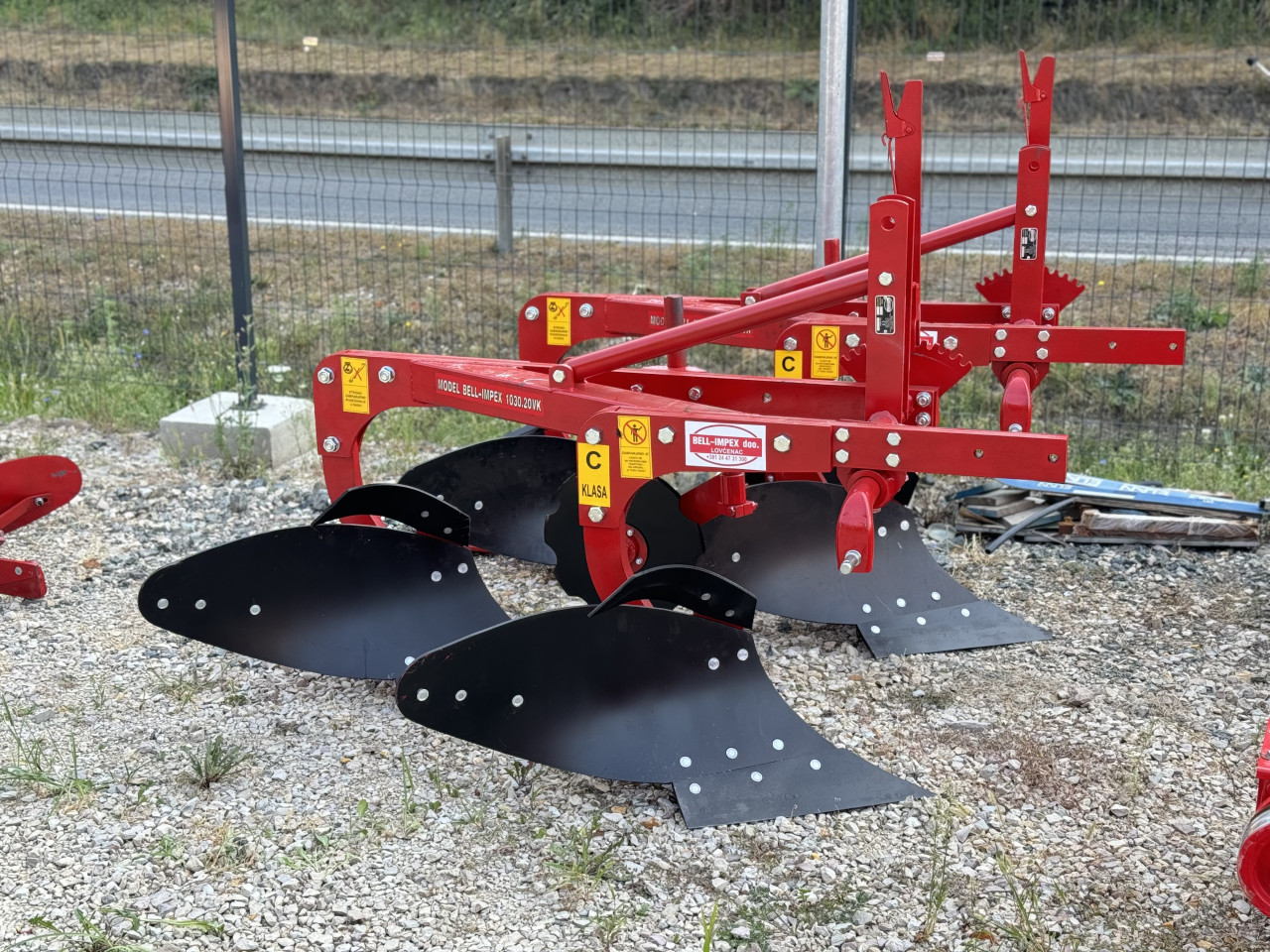 Traktor traktorski plugovi plug novo vise vrsta