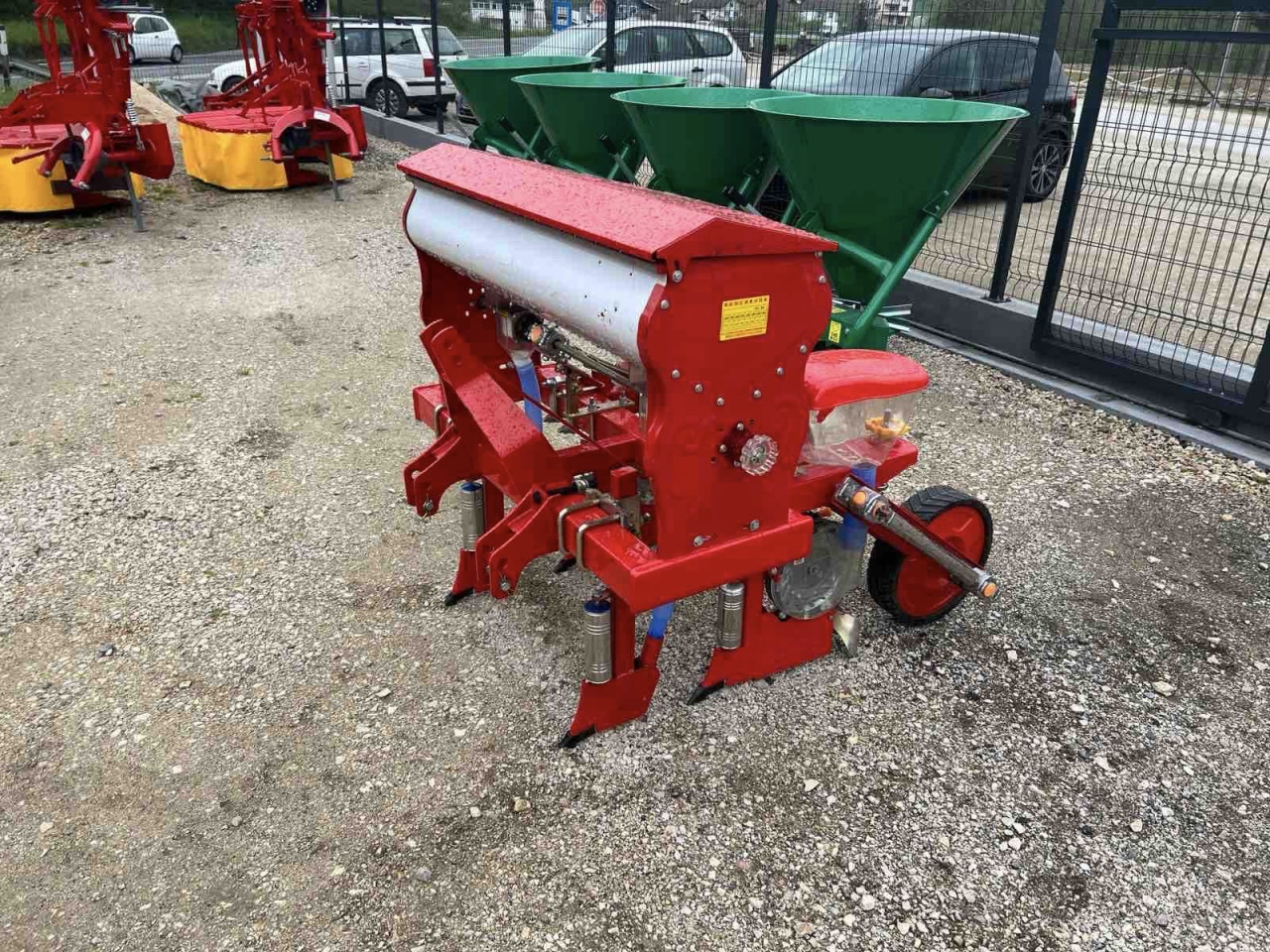 Traktor sijačica za kukuruz 2 reda novo