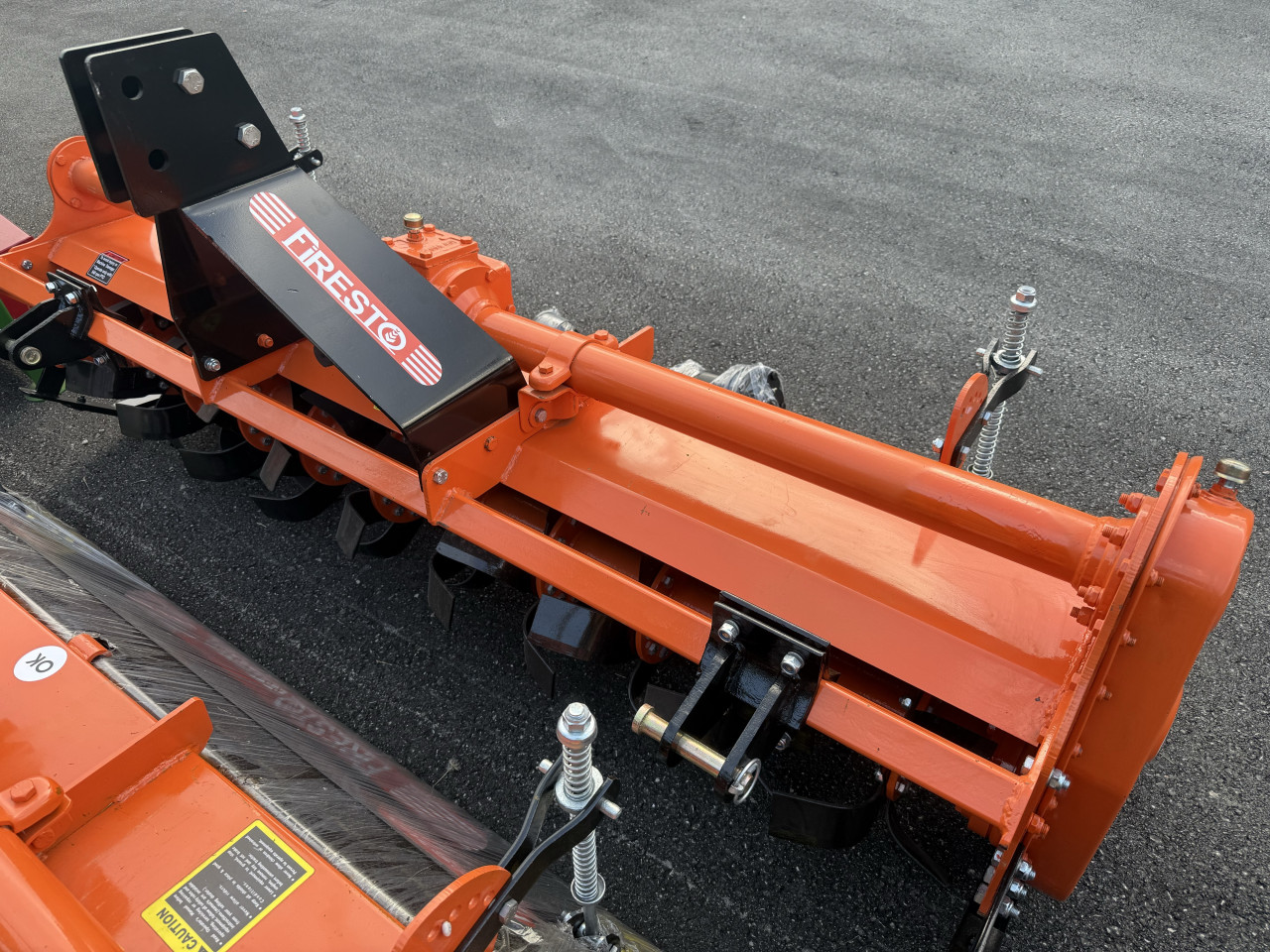 Traktor traktorska freza novo  185