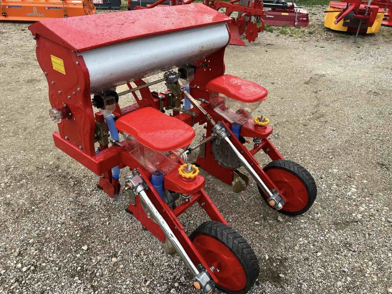 Traktor sijačica za kukuruz 2 reda novo