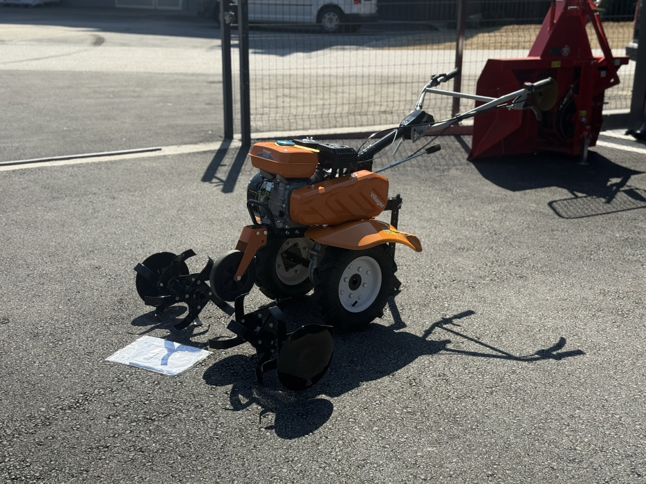 Motokultivator kopačica  freza VTB 842 novo