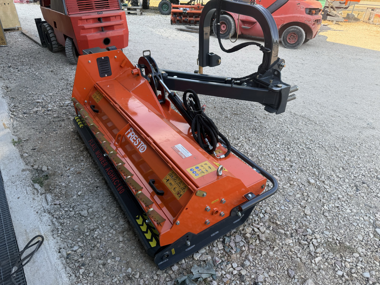 Malčer mulčer 160 180 200 komunalni  AKCIJA na ruci novo traktor
