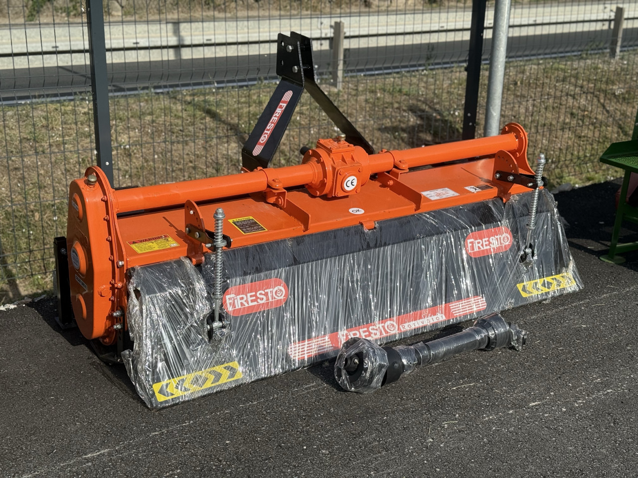 Traktor traktorska freza novo  185