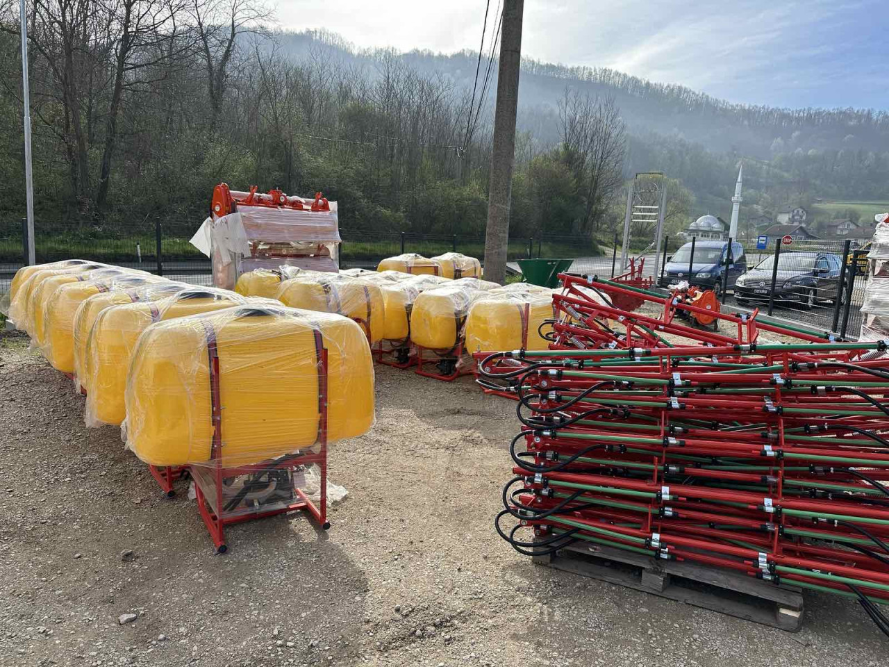 Traktor,traktorska prskalica  330 440 i 660 litara
