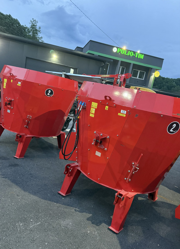 Traktor miks mikserica stočne hrane Firesto novo
