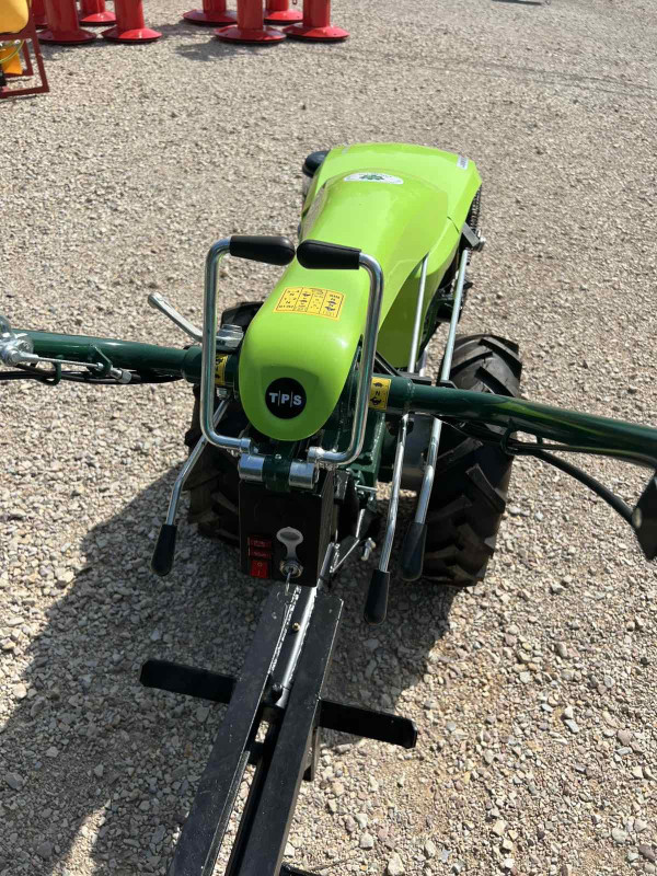 Motokultivator traktor freza  labin kardanska prikolica novo