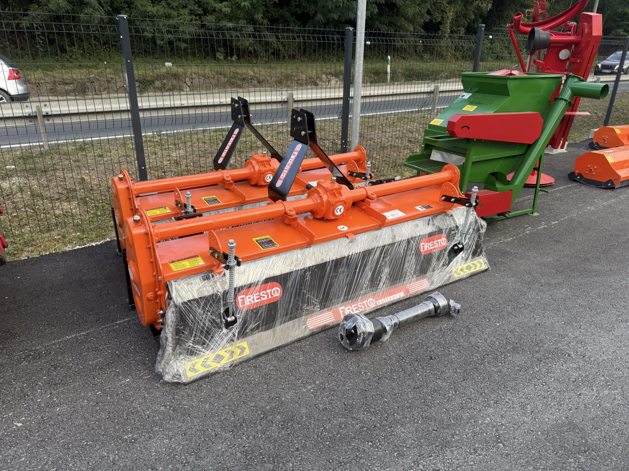 Traktor traktorska freza novo  185