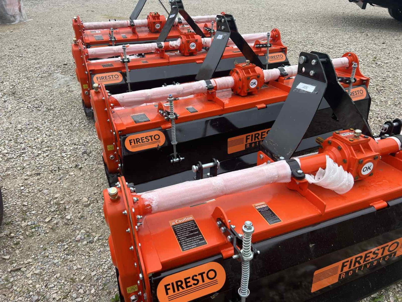 Traktor traktorska freza novo  185