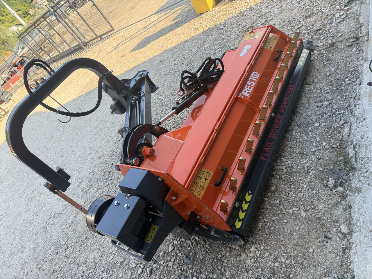 Malčer mulčer 160 180 200 komunalni  AKCIJA na ruci novo traktor
