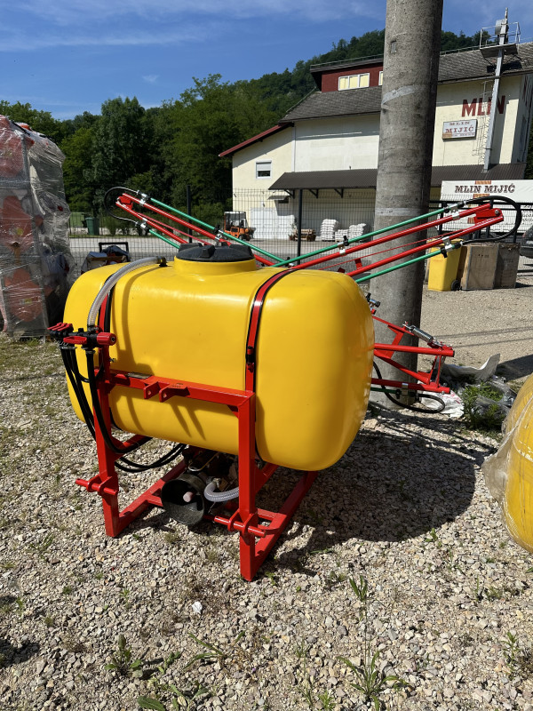 Traktor traktorska prskalica 660 l 10 m  Agromehanika