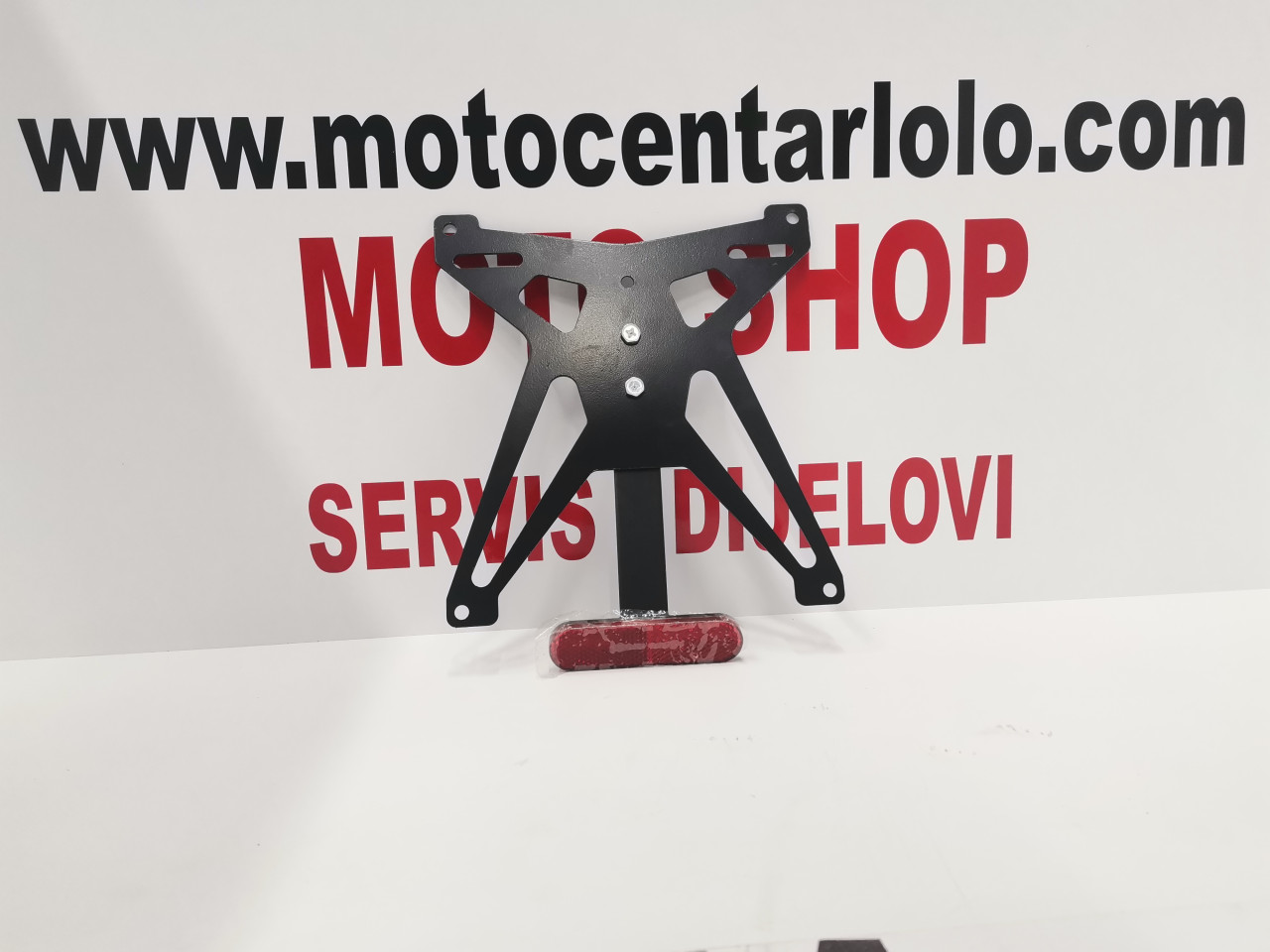 Univerzalni nosač tablica za motocikle